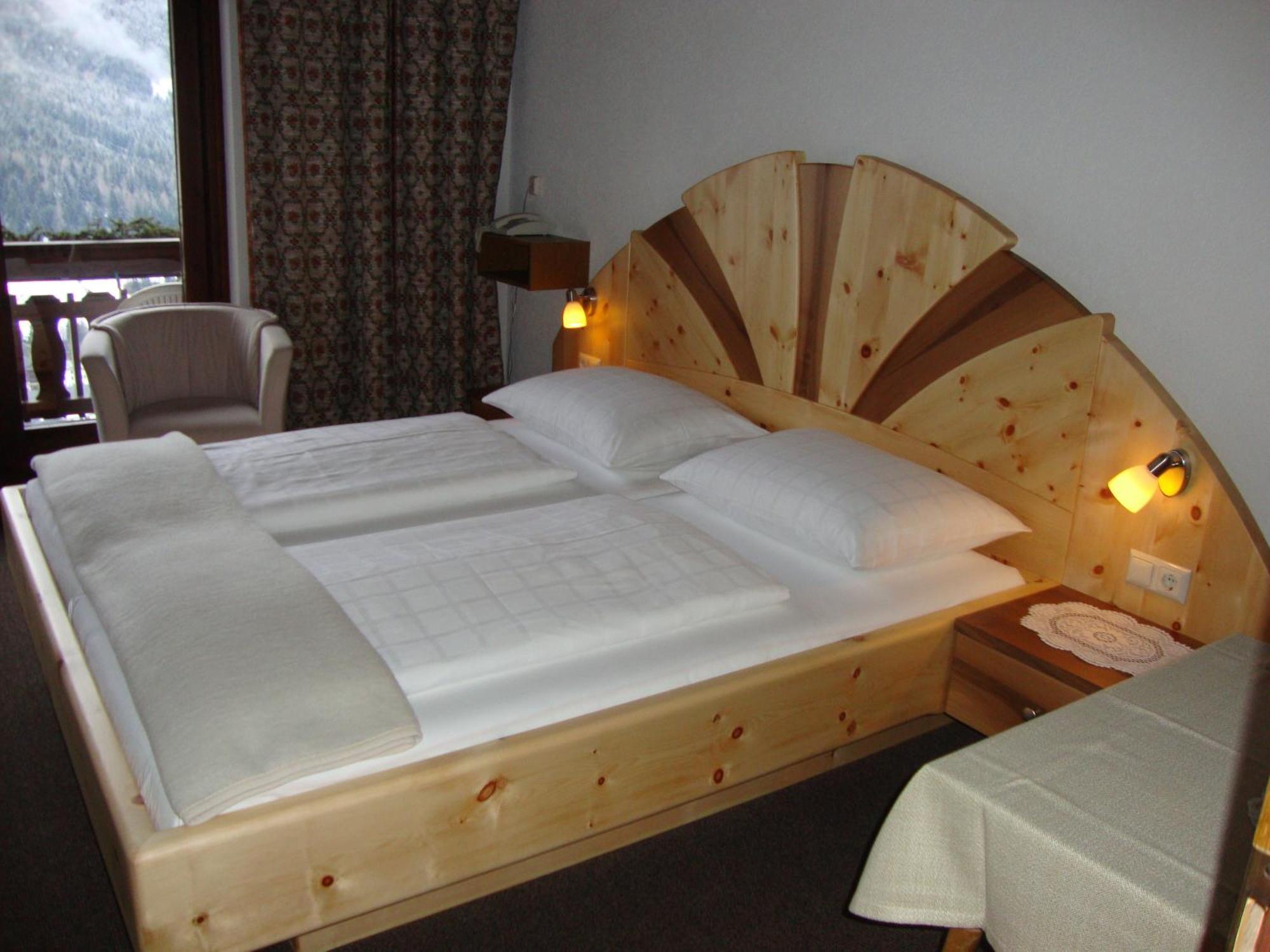 Kroenhof Hotel บาด ไคลน์เคิร์ชไฮม์ ภายนอก รูปภาพ